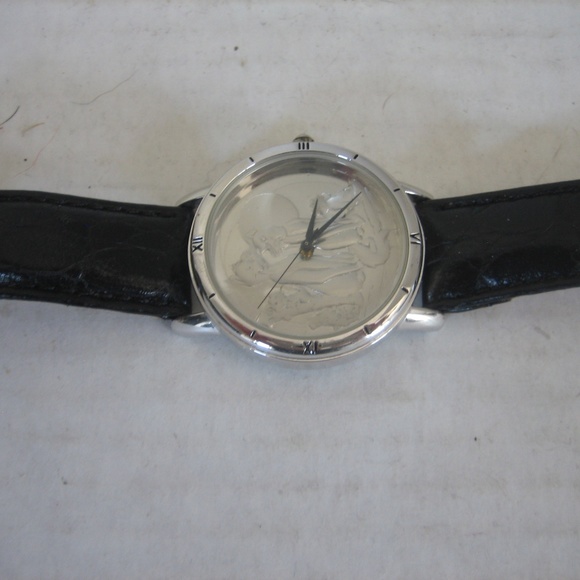 Disney Silver Aristocats Black Leather Wrist Watch Pre-Owned Made in Japan - Picture 2 of 5